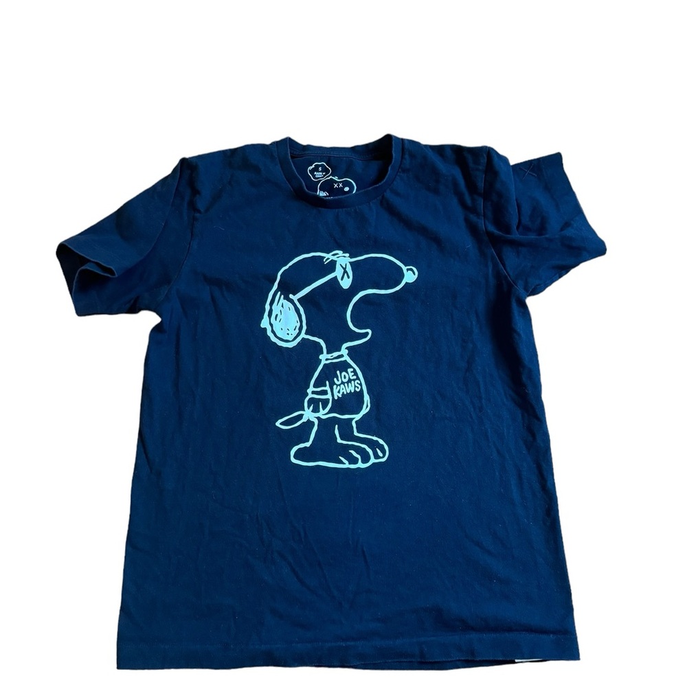 Kaws x Peanuts Collab for Uniqlo featuring Snoopy graphic. Black. Size S. EUC